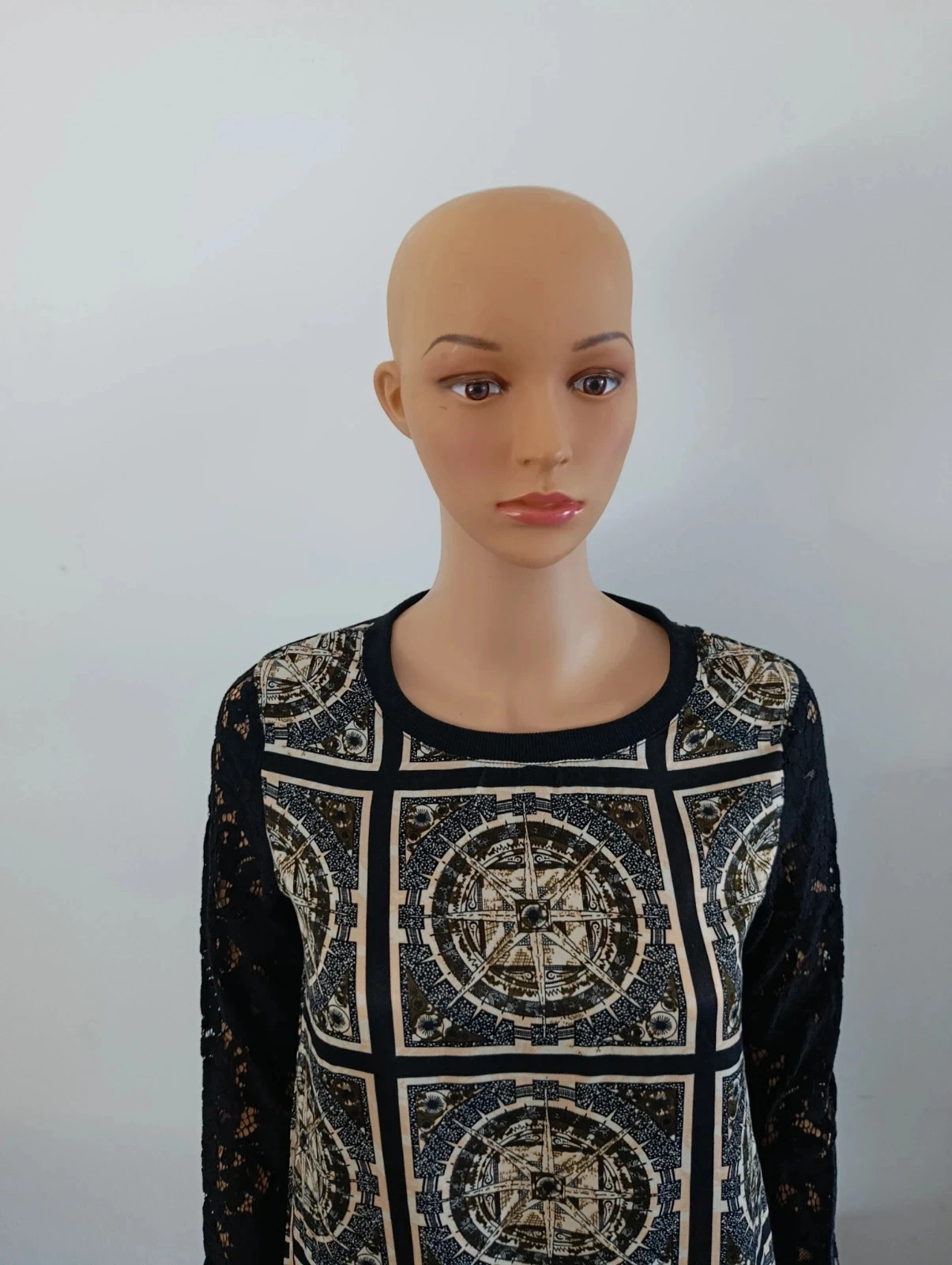 By Swan Paris women's fine black size S sweater with graphic print and lace sleeves – photo 3